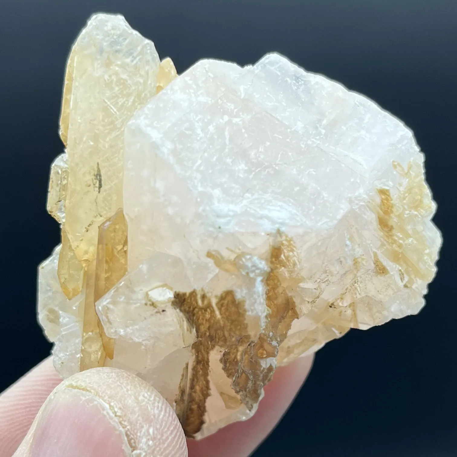 Inner Mongolia natural white crystal and calcite symbiotic crystal cluster specimen Feng Shui energy healing stone