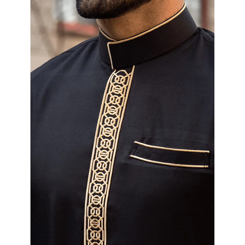 ชุดคลุมปักลายคุณภาพสูงสำหรับผู้ชายมุสลิมแบบดั้งเดิม ด้วยด้ายสีทอง เหมาะสำหรับโอกาสที่มีความสง่างามและยิ่งใหญ่