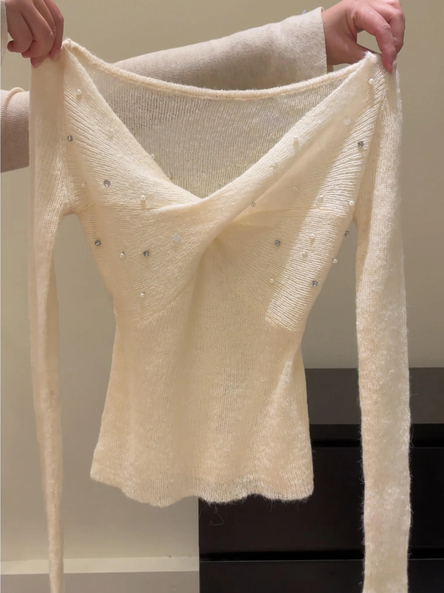 

Облегающий женский свитер с V-образным вырезом, длинный, с пайетками, базовый слой, украшенный жемчугом, для ношения под одеждой, модный, весенний...