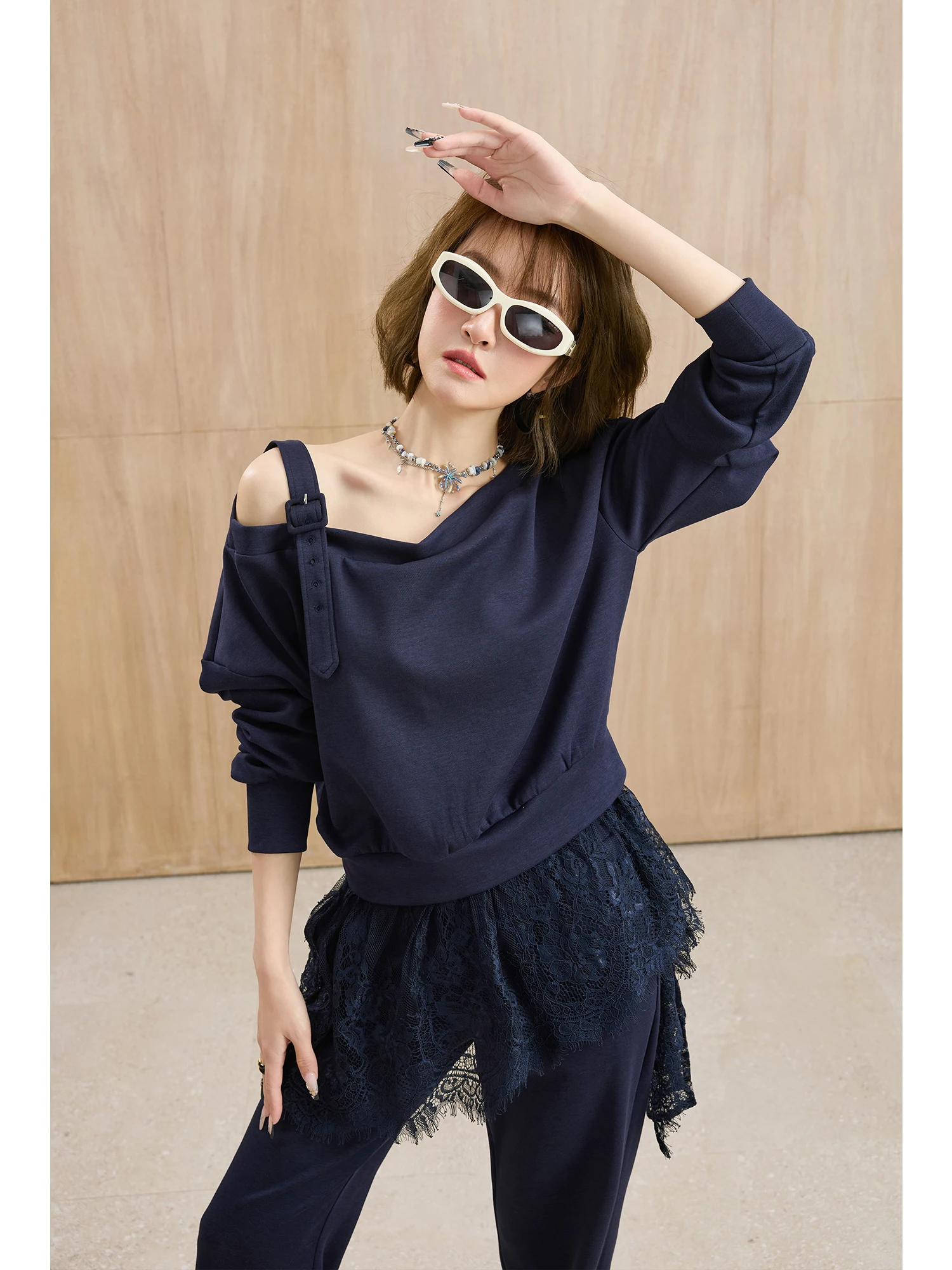 

MIUCO Pure Desire Sle V-Ne Single oulder Sweatirt k Blue Lace Curtain Casual Flared Pants Set Women's Faion