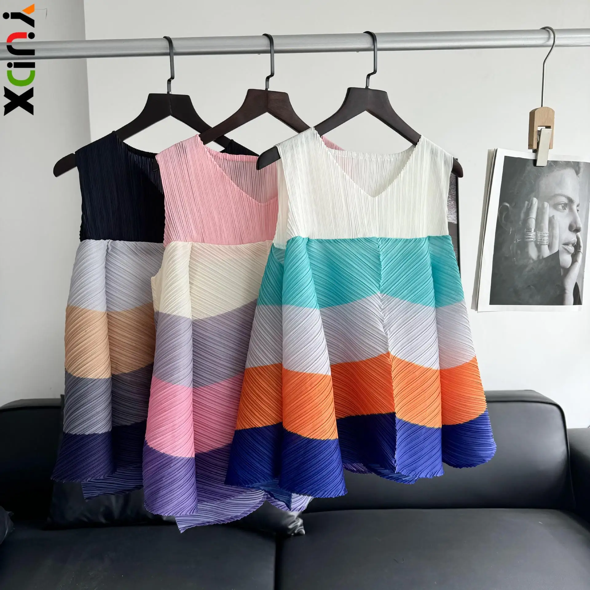 Pleated Casual Style Sleeveless V-neck Bud Hem Top Loose Plus Size Slim Elegant Printed Striped Temperament High Quality Tops