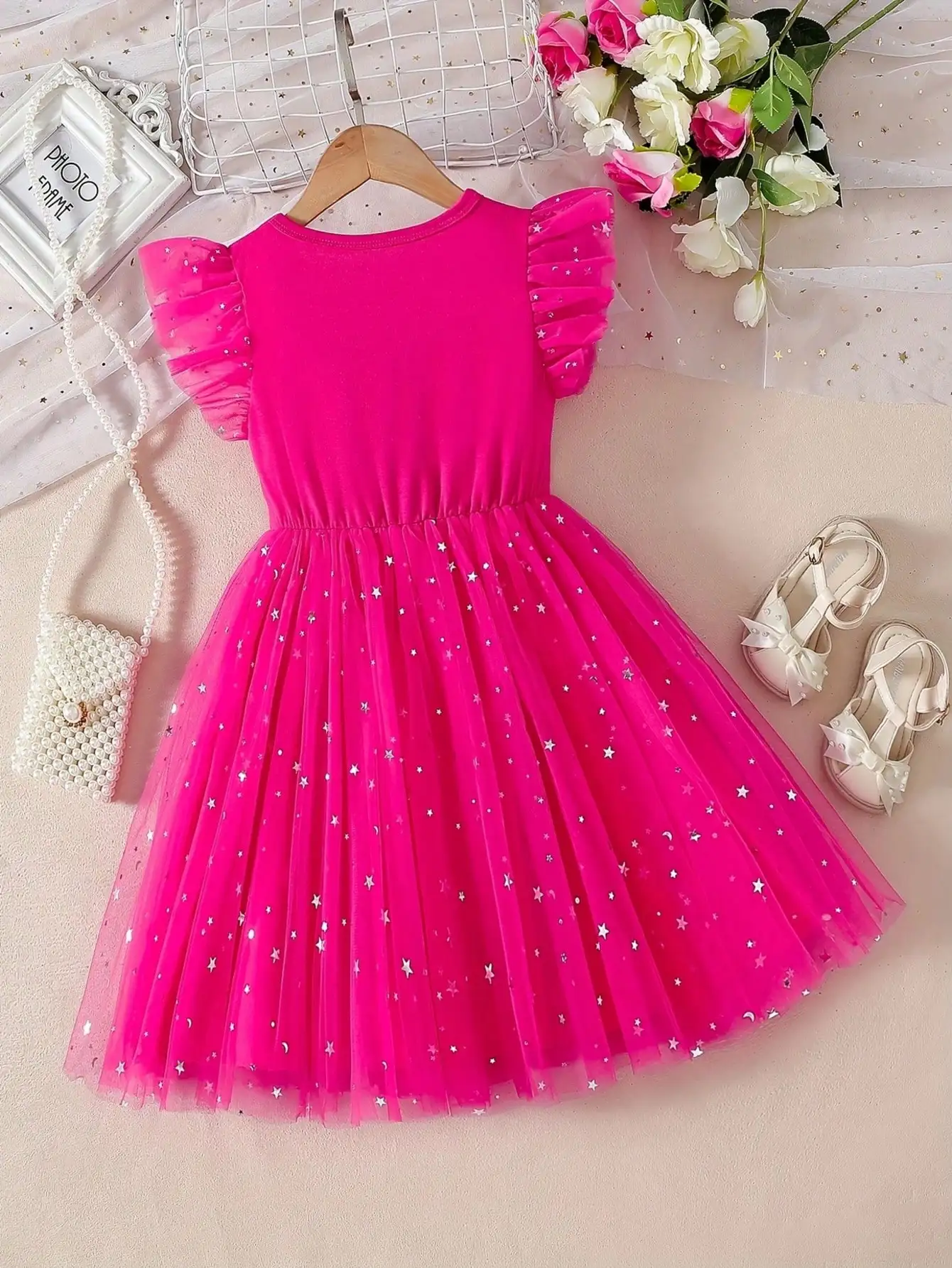 Sommerliches magentafarbenes Prinzessinnenkleid mit Sternen und Mond, eleganter und modischer Stil, beliebter Stil. – Detail 4