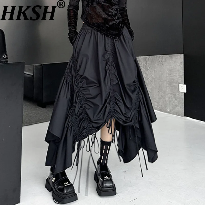 

HKSH Spring Autumn New Women Skirt Niche Design Drawstring Pleated Elastic Waist A-line Dark Streetwear Versatile Skirts HK12540