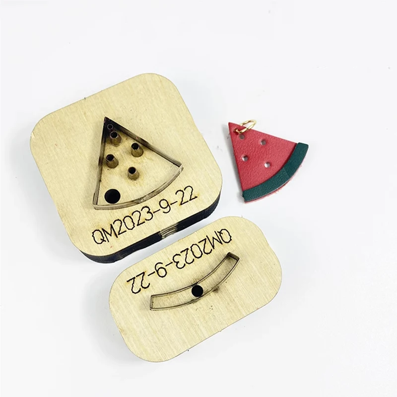 

DIY Watermelon Keychain Pendant Charms,Custom Leather Cutting Die,Punching Template,Suitable for Felt,Handmade Christmas Gifts