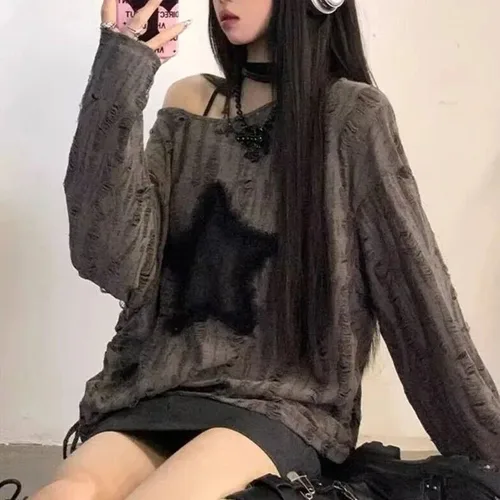 Camiseta Y2K con estampado de estrellas y agujeros para mujer, ropa de calle a la moda, Tops con hombros descubiertos, camisetas holgadas de manga larga Kpop de gran tamaño para verano, novedad