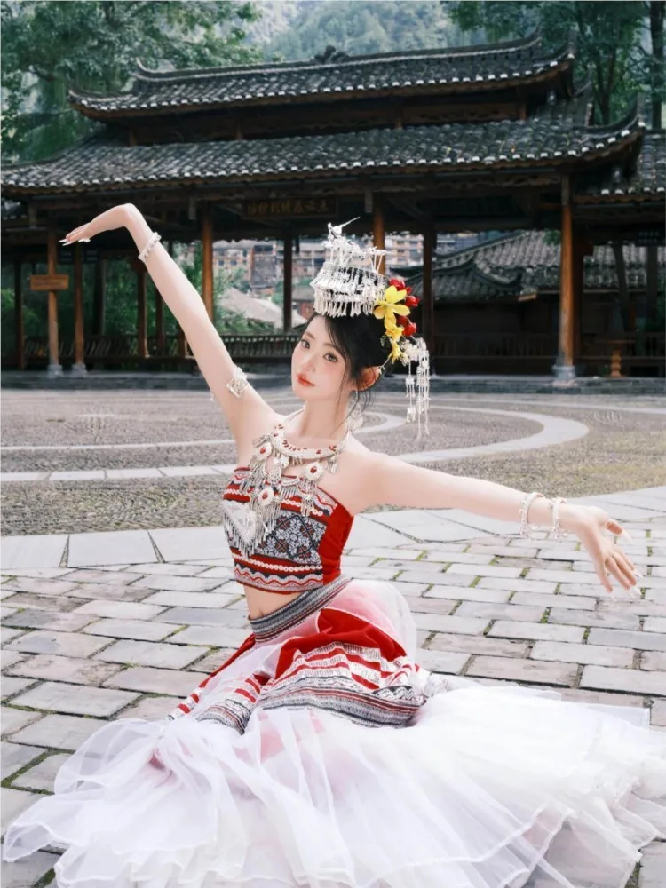Ethnic customs portrait long dress travel photography exotic women's clothing