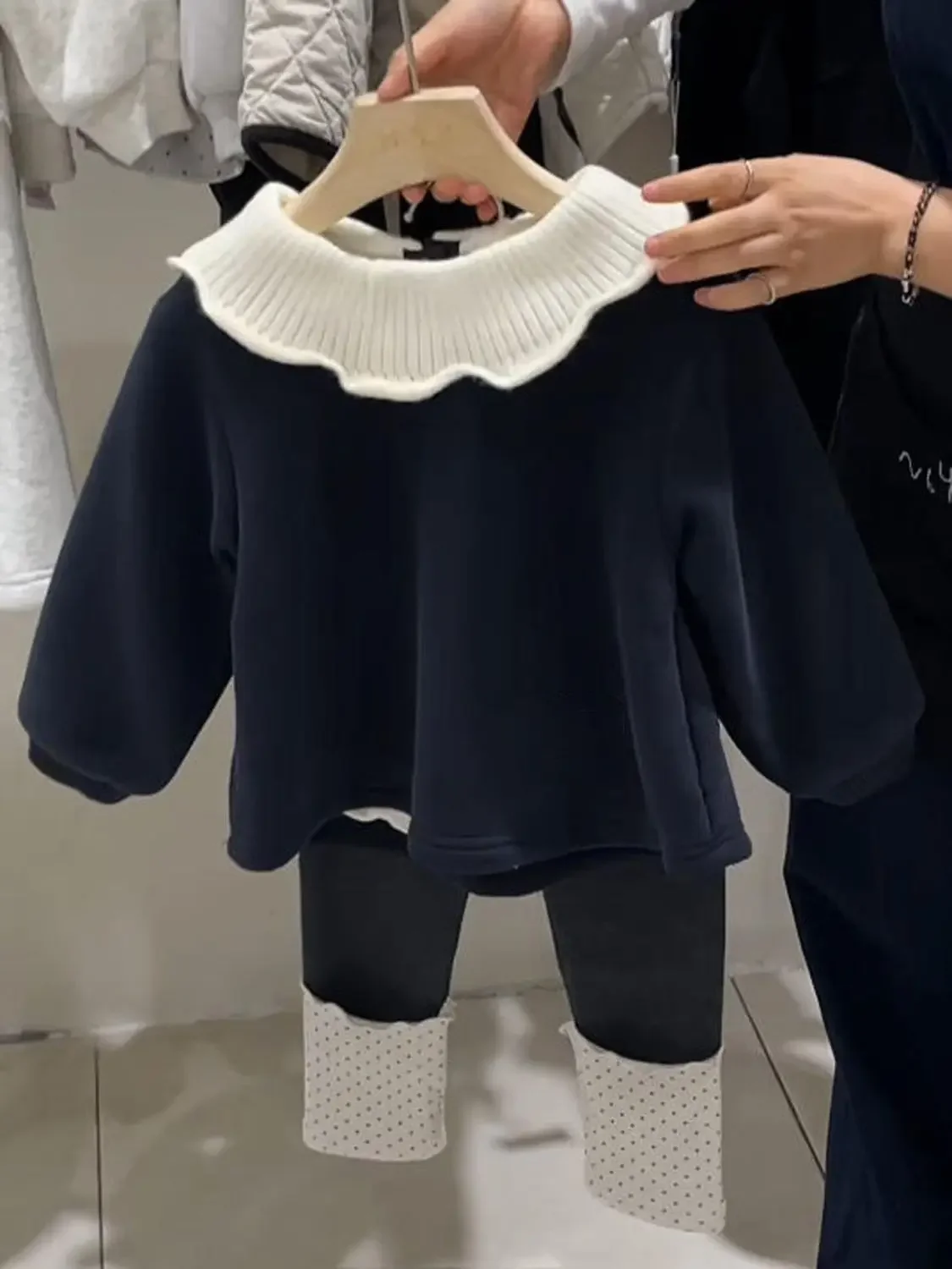 

2026 New Girl Baby Clothing Set Autumn/Winter Children's Cute Doll Collar with Velvet Warm Top+leggings Two-piece Set