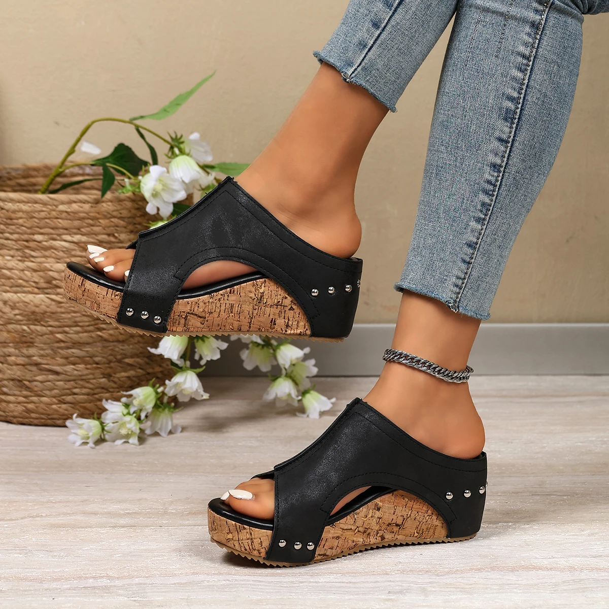 *Summer New Round Head Slope Heel Comfortable Casual Slippers Fashionable and Sexy Banquet Hot Selling Slippers for Women