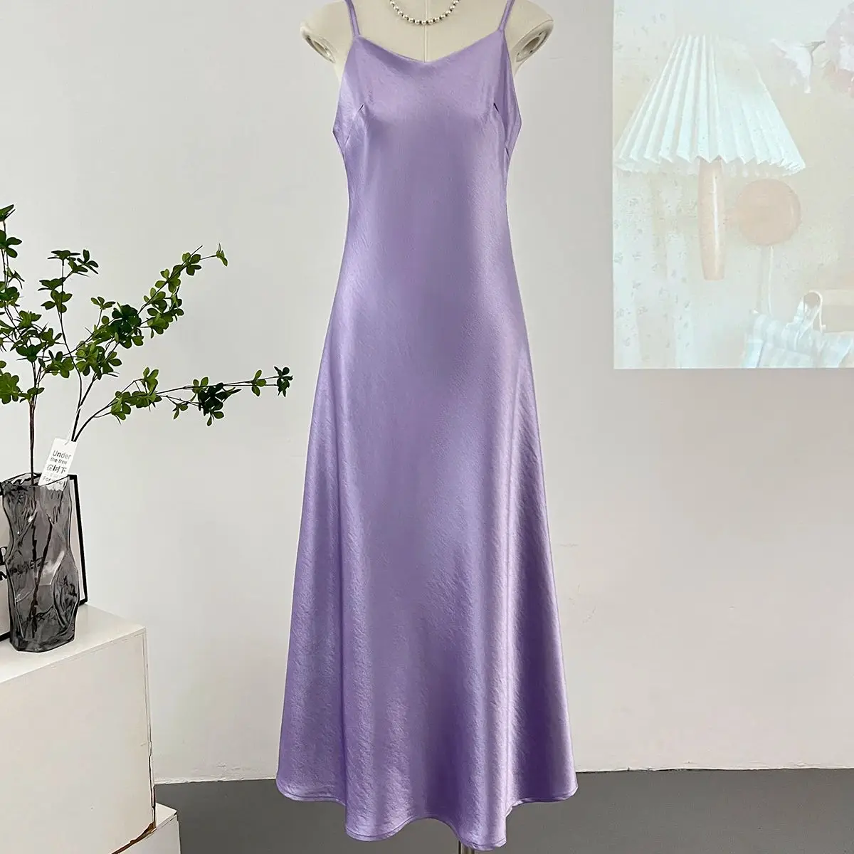 우아한 여성 스파게티 스트랩 새틴 드레스 여름 v-목 솔리드 컬러 얇은 민소매 롱 드레스 여성 a 라인 드레스