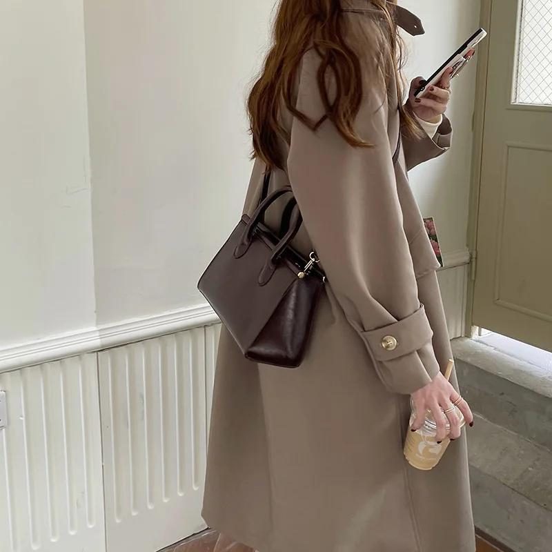 2024 Korean version niche autumn new item retro oil wax leather shoulder handbag women's bag casual versatile diagonal cross bag