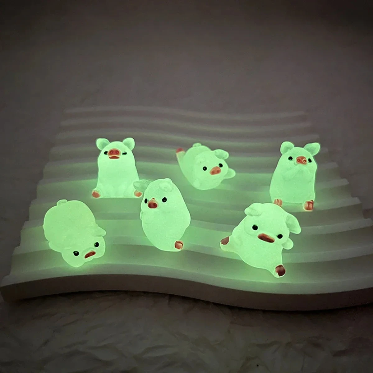 6PC Luminous Mini Resin Pig Car Dashboard Toys Dolls Figures Home Garden Decoration Cartoon Color Chick Cute Car Ornaments Gifts
