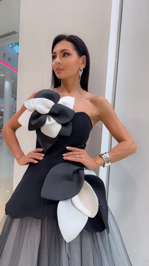 Abito da sera floreale bianco nero in 2 colori Abito da ballo in tulle con spalle scoperte e fiori Abiti da sera lunghi fatti a mano personalizzati