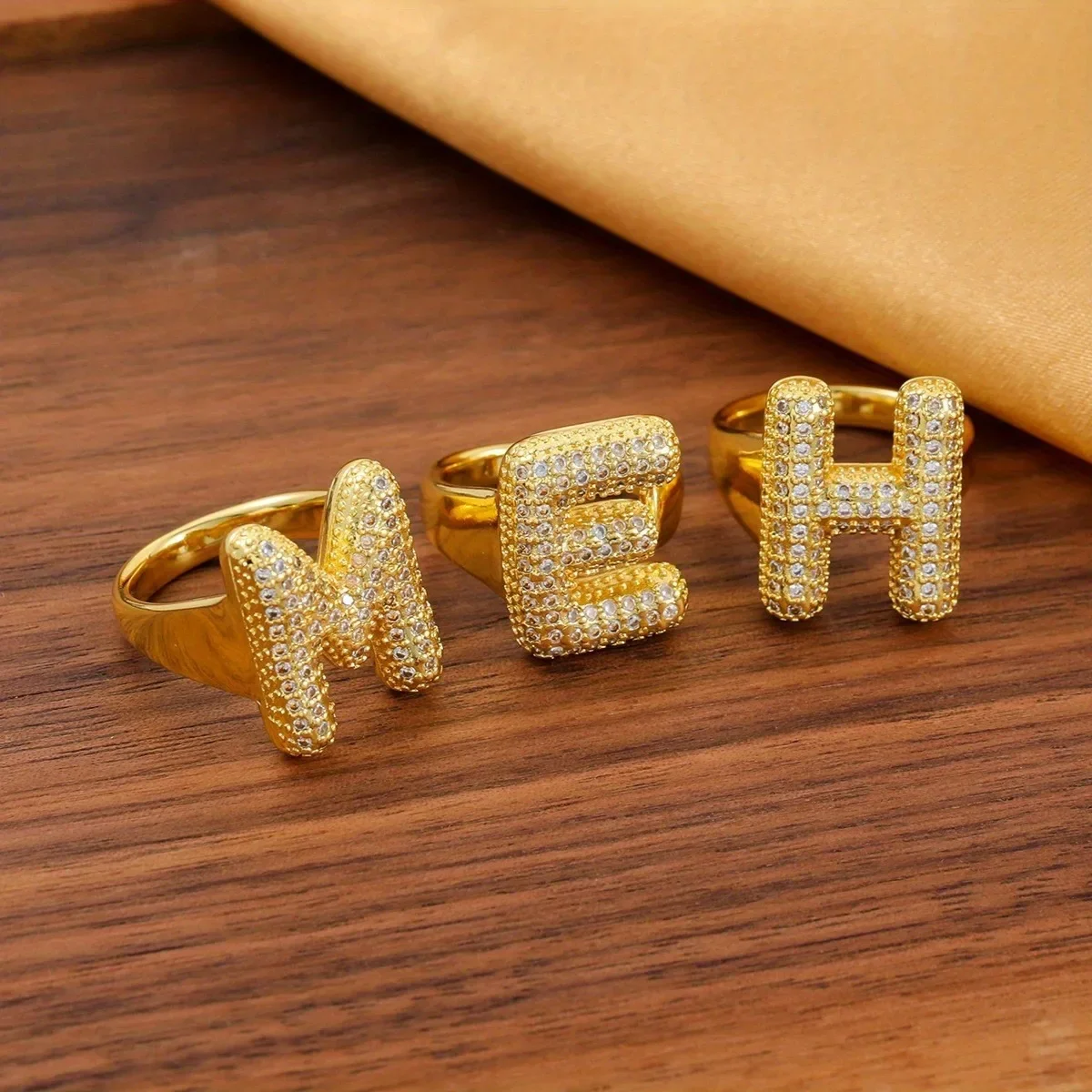 Fashion Plated Golden Copper White Artificial Zircon 26 English Letter for Men Women Daily Wearing Jewelry Chunky Initial Letter