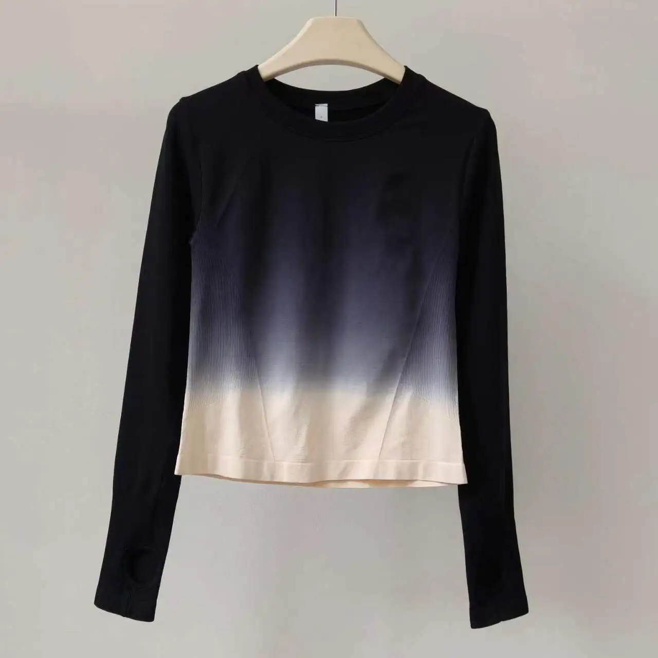 Damen-Yoga-Sportshirt mit Farbverlauf, leicht, atmungsaktiv, schnelltrocknend, langärmelig, schweißabsorbierendes Fitness-Oberteil – Detail 8