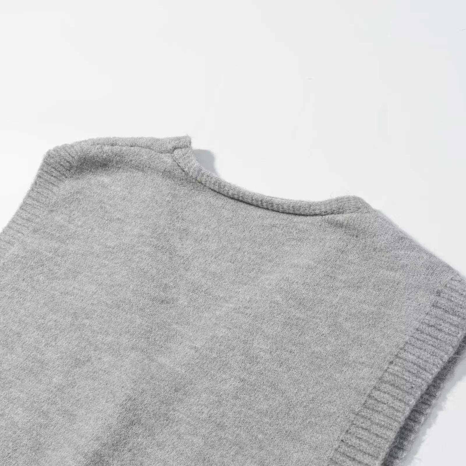 ZBZR Outono Nova Moda Fena Colete de Malha com Bordado de Borboleta de Desenho Animado Nó Topo em Camadas Estilo Universi...