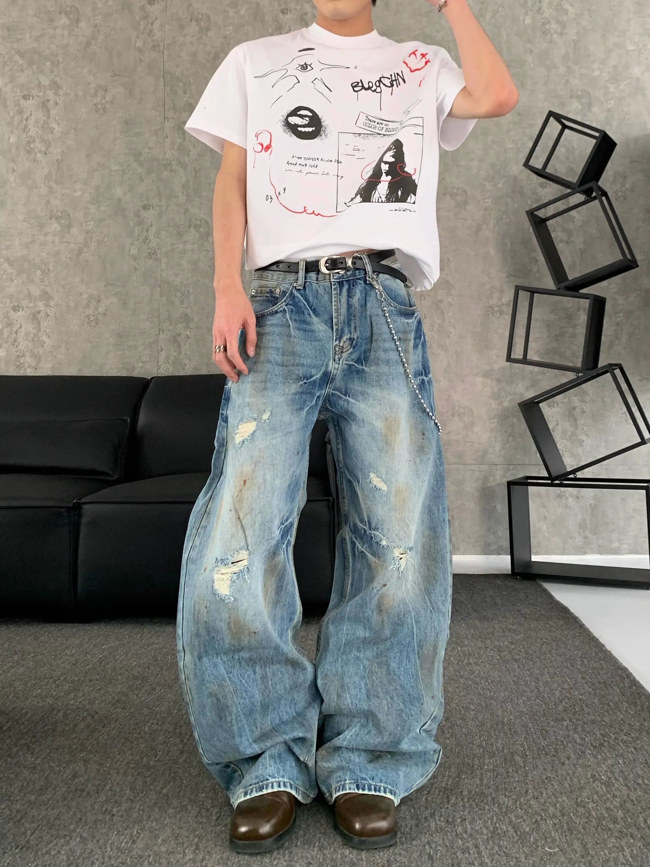 

American high-end crack washed old jeans ripped big damage loose straight pants