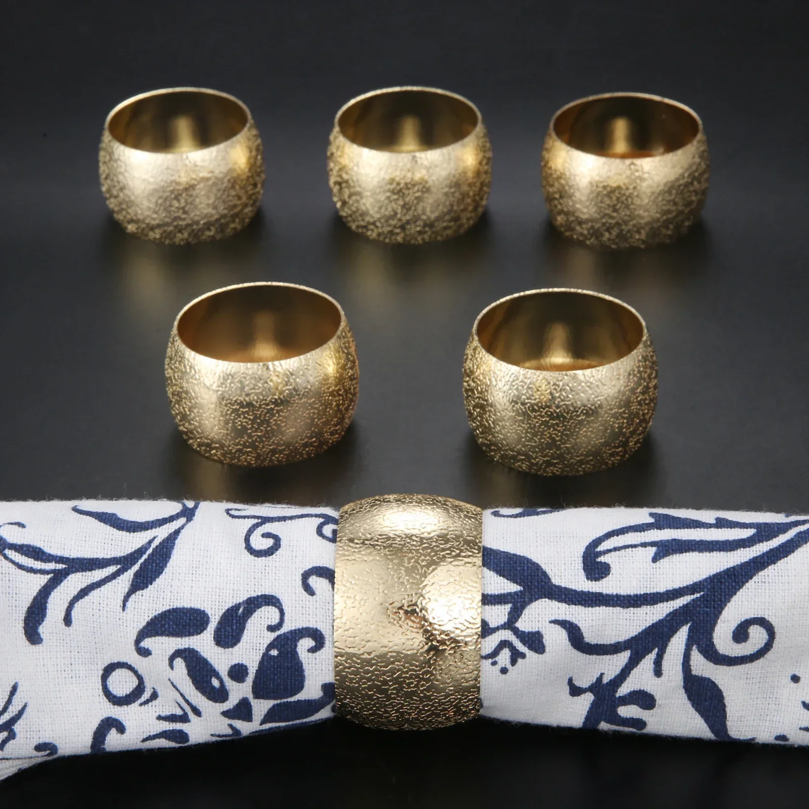 

6Pcs Simple Modern Round Dots Gold Napkin Buckles Chinese Metal Napkin Rings Sample Room Cloth Ring Wedding Table Decoration