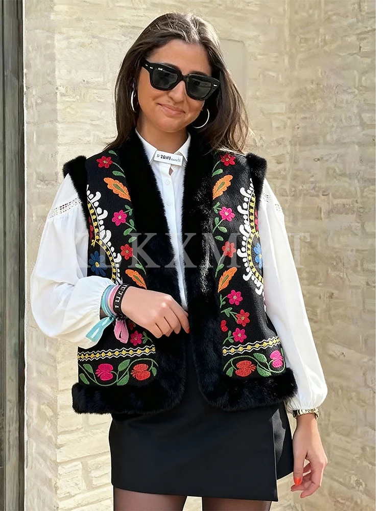 Gilet autunno inverno da donna 2025 gilet senza maniche con giuntura in pelliccia ricamata di nuova moda da donna elegante top per il tempo libero da strada