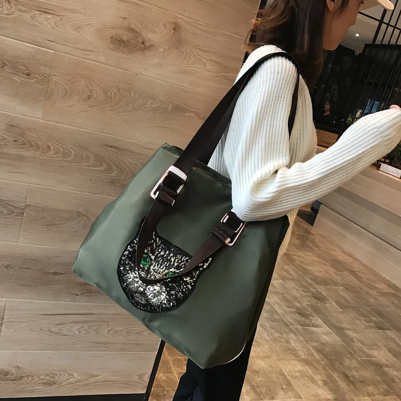 Large Capacity Korean-style Single Shoulder Travel Bag，Cartoon Sparkling Luggage Bag for Women on Short Trips and Business Trips