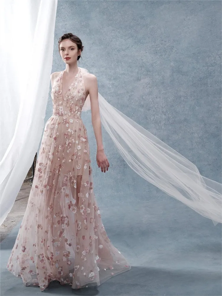 

A light luxury gauze design toasting and banquet welcoming dress