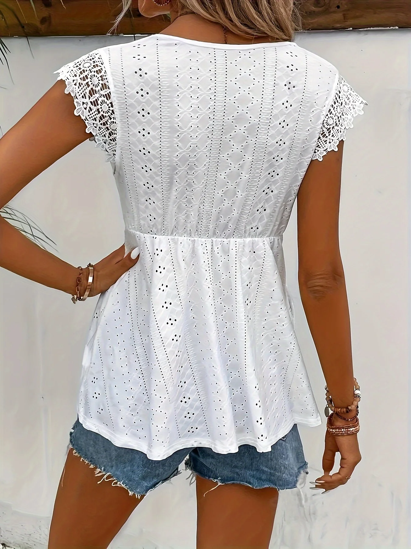 Modisches, gestricktes, einfarbiges, halbtransparentes, langes Oberteil mit tiefem V-Ausschnitt für Damen, elegantes, ausgehöhltes Design für Damen