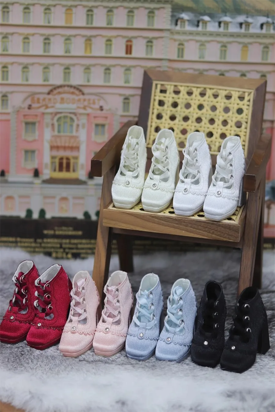 

BJD/DD/SDG Doll Shoes Girls High Heels Ancient Elegant Lacy Gifts Thick-soled Square Toe Red Black White 1/3 Real Silk Shoes