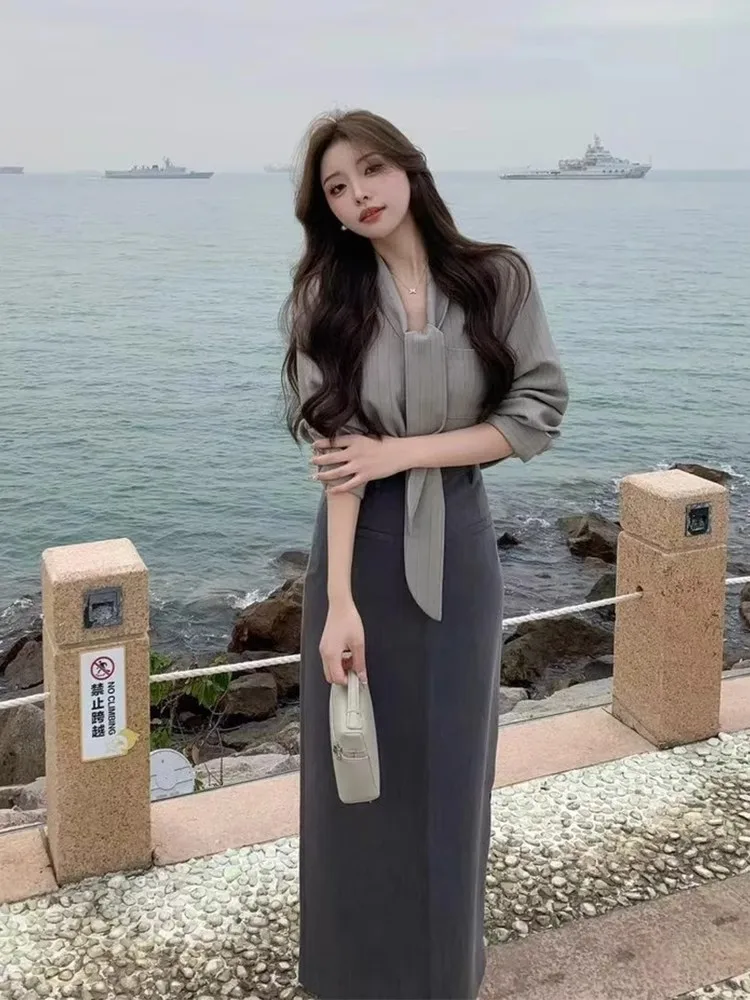 ​ ​ ชุดเสื้อเชิ้ตลายทางและกระโปรงผู้หญิง สไตล์สปริง เอวสูง เหมาะสำหรับใส่ทำงาน ชุดสองชิ้น ดีไซน์หรูหรา ​ ​