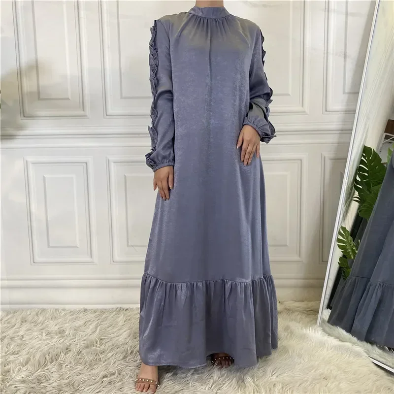 Middle Eastern Dubai Turkey Solid Daily Robe Women's Muslim Simple and Elegant Abaya Pleated Long Sleeve Round Neck Ladies Dress