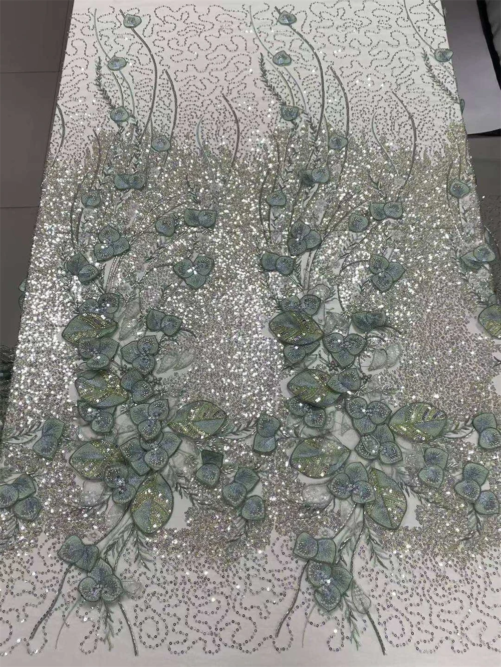 Tessuto di pizzo africano con perline 2025 Bellissimo pizzo francese a rete Tessuti di pizzo nigeriano con paillettes per abito da festa di nozze da donna