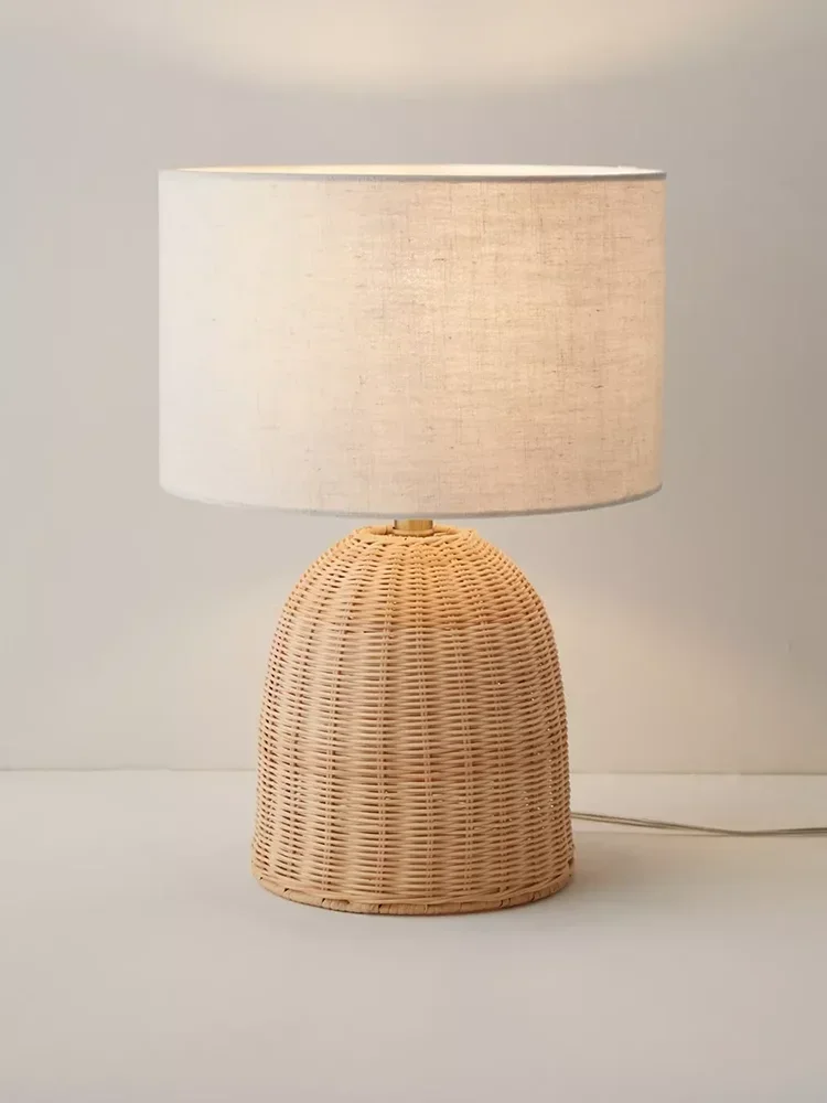 Japanese table lamp, French retro vintage vintage bedroom bedside lamp, designer wabi-sabi style rattan creative atmosphere lamp