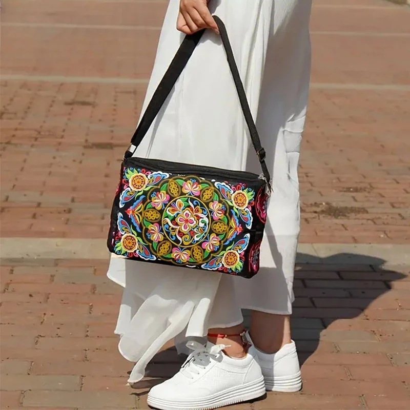 Bolso cruzado con flores bordadas para mujer, bandolera de lujo de gran capacidad, monedero informal de viaje, 2023