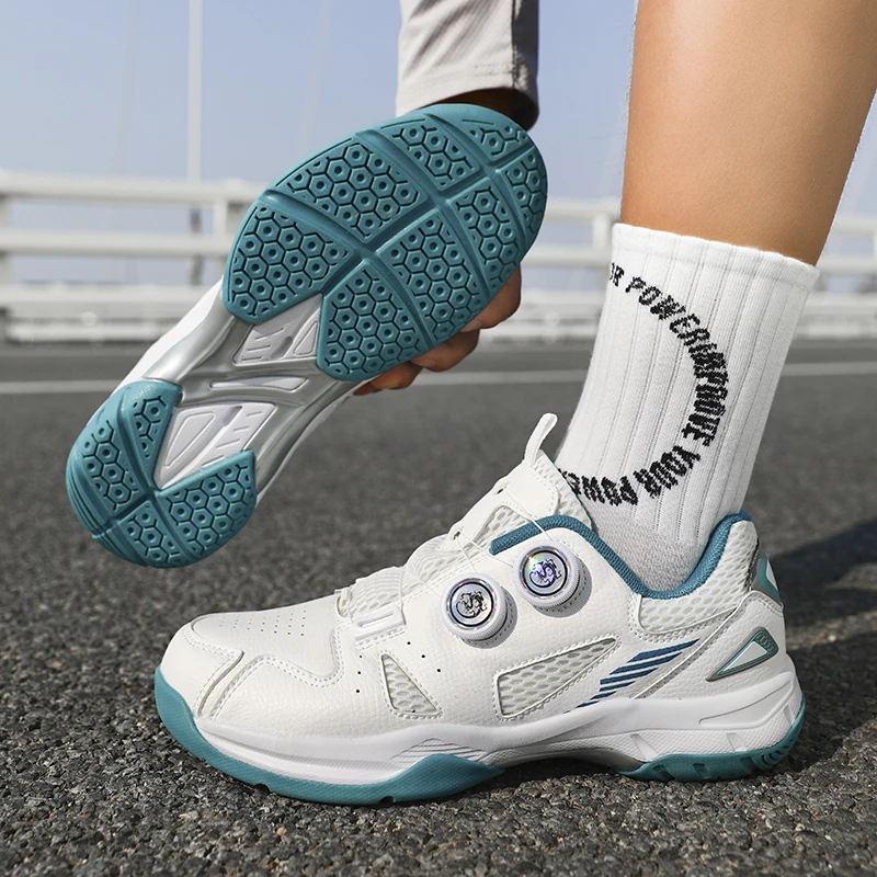 

The new badminton shoes are ultra-light torsion-resistant breathable anti-slip wear-resistant and shock-absorbing sports shoes