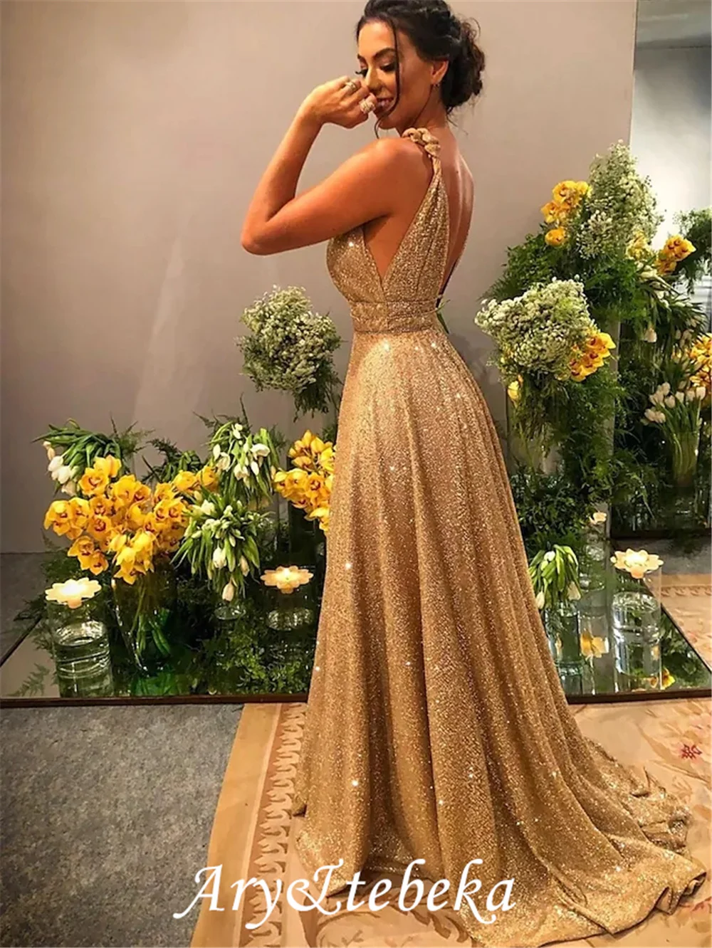 Luxuoso noivado formal noite vestido de aniversário cinta de espaguete sem mangas varredura trem estiramento cetim com lantejoulas