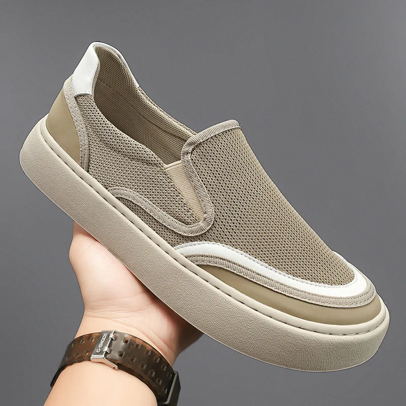 Sepatu Slip-on kasual pria, sneaker pantofel sol lembut jala bernafas luar ruangan nyaman musim panas modis