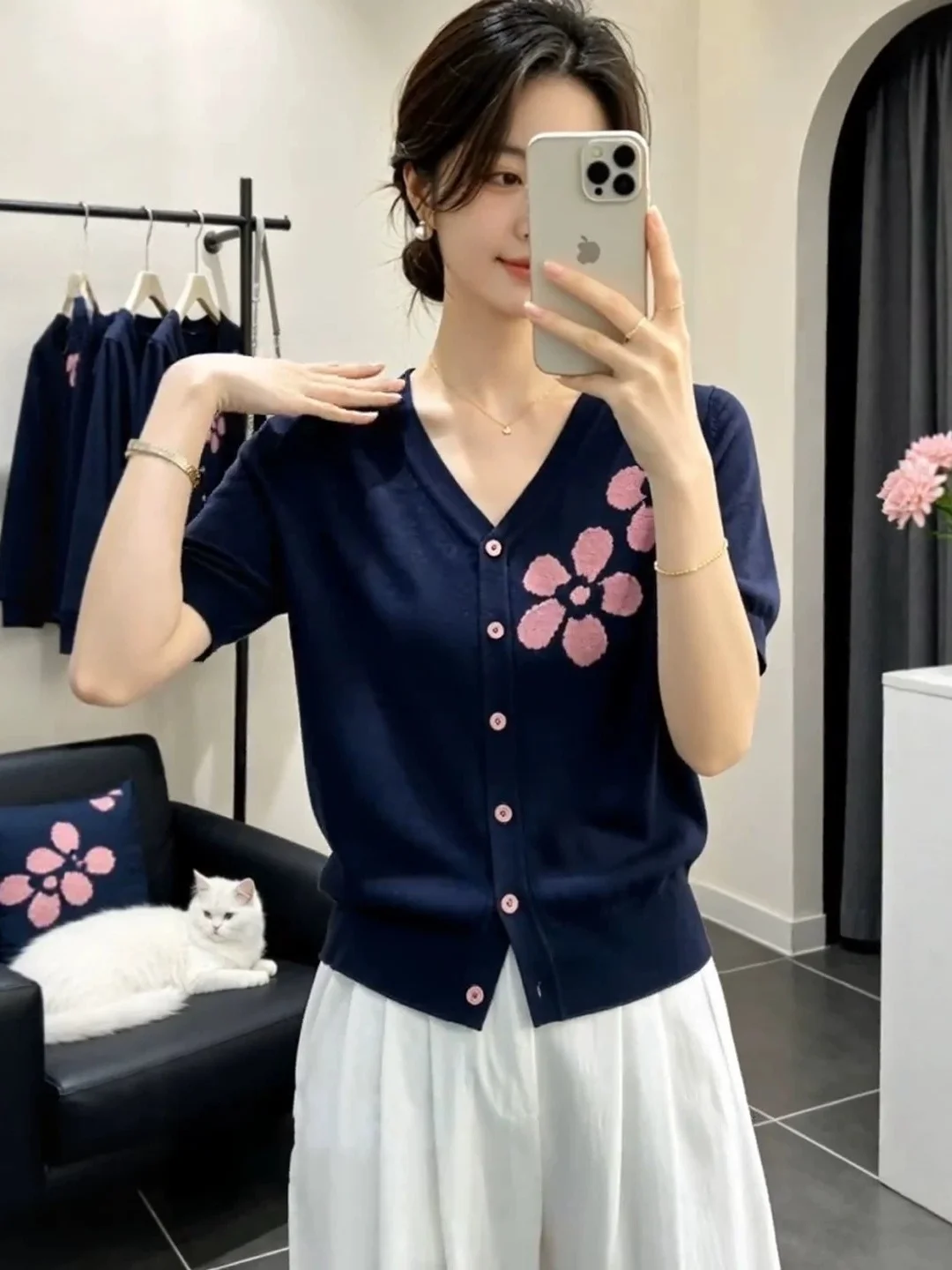 

Korean Retro Floral V-Neck Short Sleeve Knitwear Women's Summer plus Size Conceal Meat Slimming High-End Feeling Top