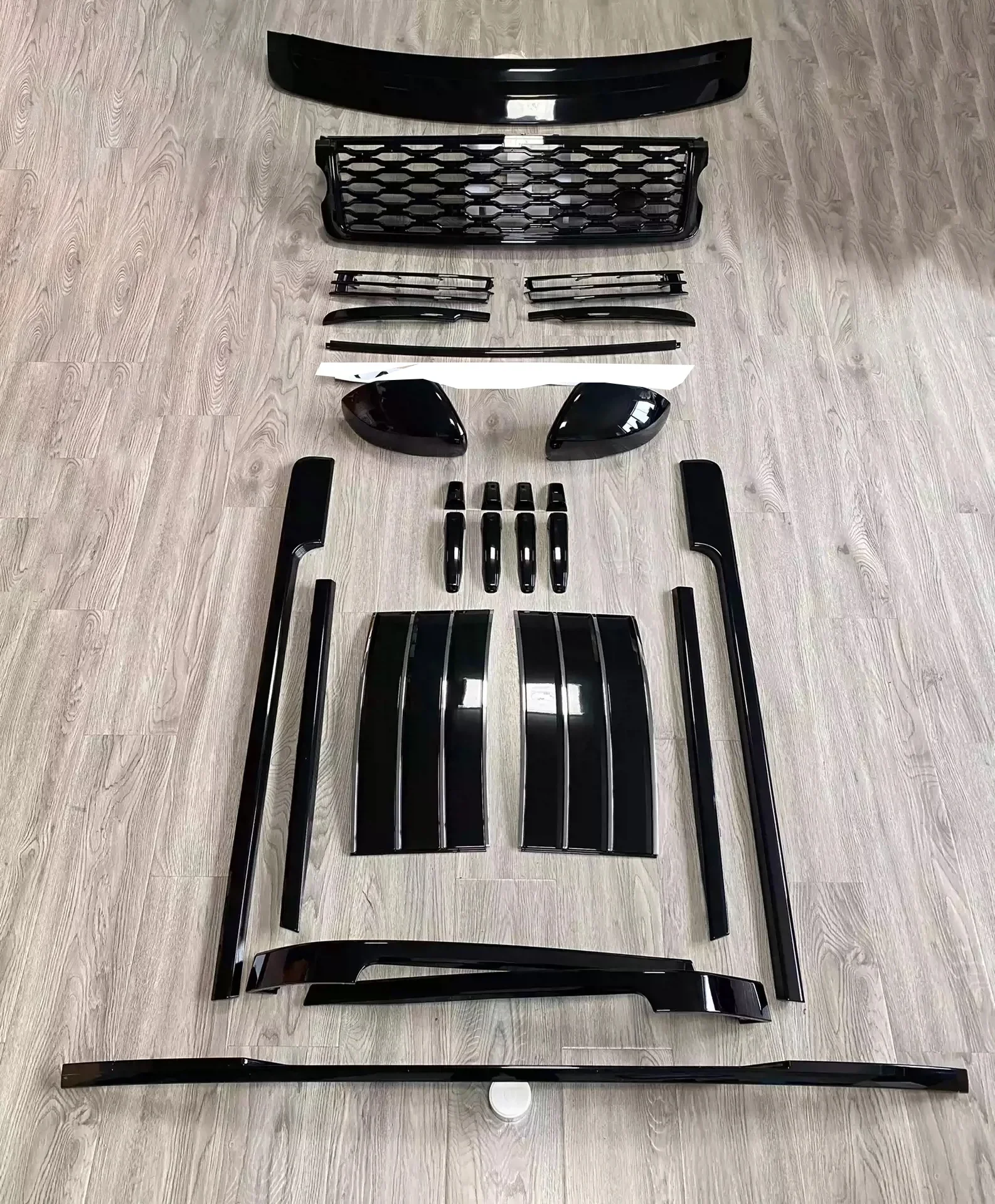 Immagine 5: Kit pannello di rivestimento Bofy con griglia nera completamente lucida per Range Rover Vogue L405 2013-2017
