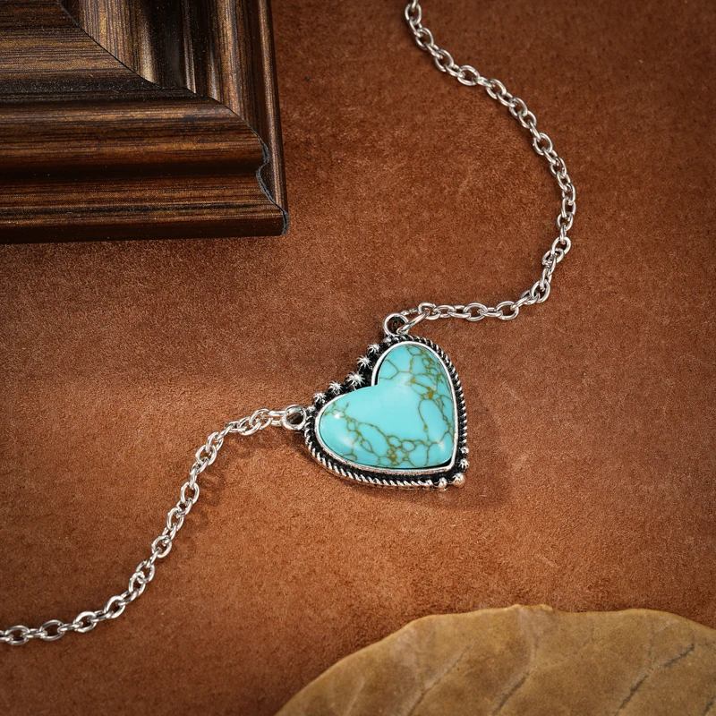 Vintage Heart Imitation Turquoise Stone Pendant Necklaces for Women New Bohemia Style Sweater Chain Jewelry Accessories