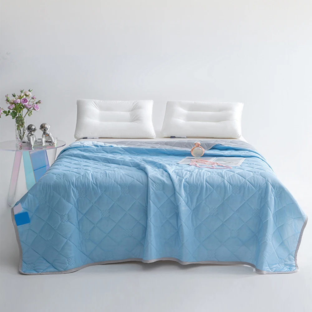 

Dual Color Cooling Comforter Soft Summer Blanket for Night Sweats Hot Sleepers Lightweight Bedding for All Seasons