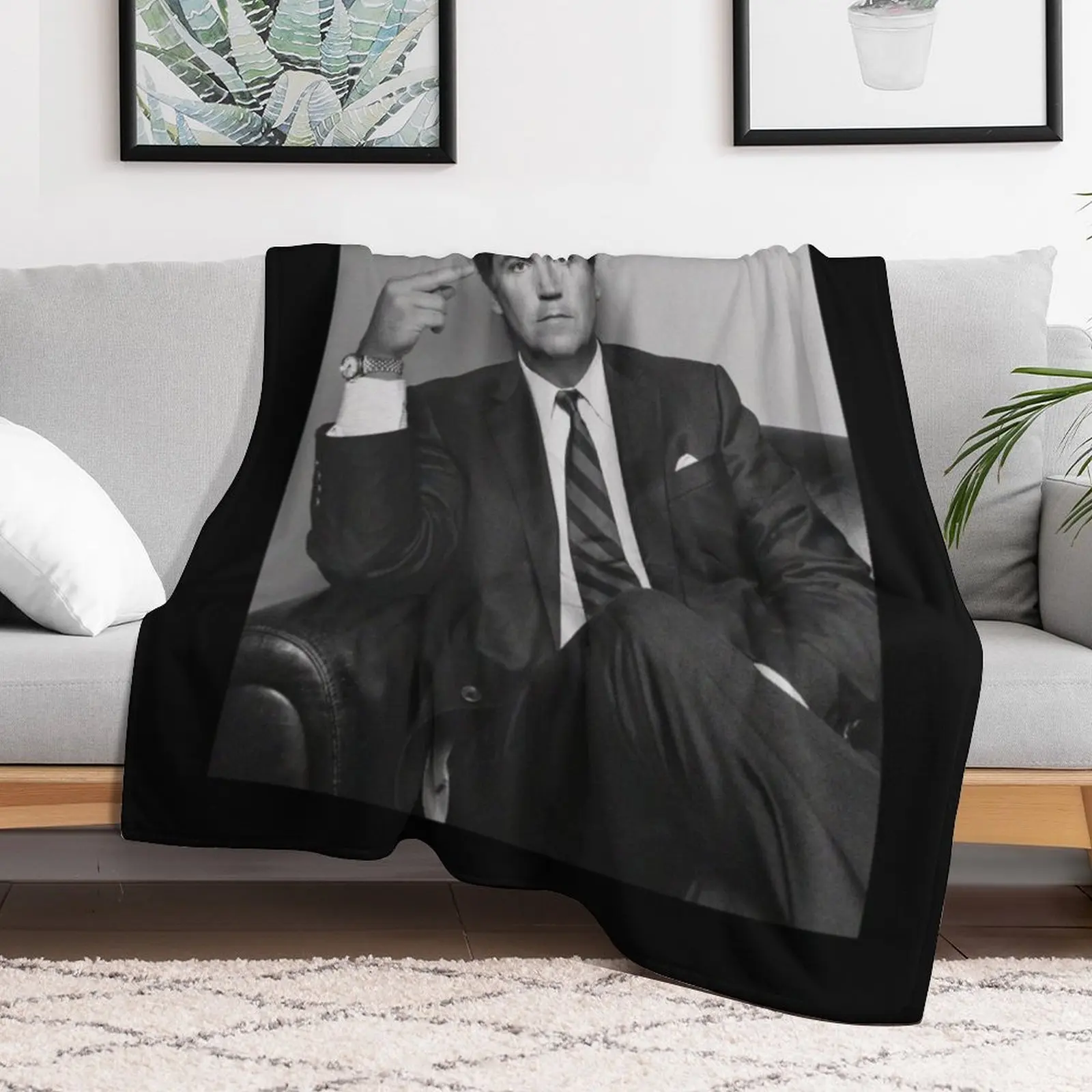 Tucker Carlson Middle Finger Classic Throw Blanket Personalized Gift anime Cute Plush Blankets