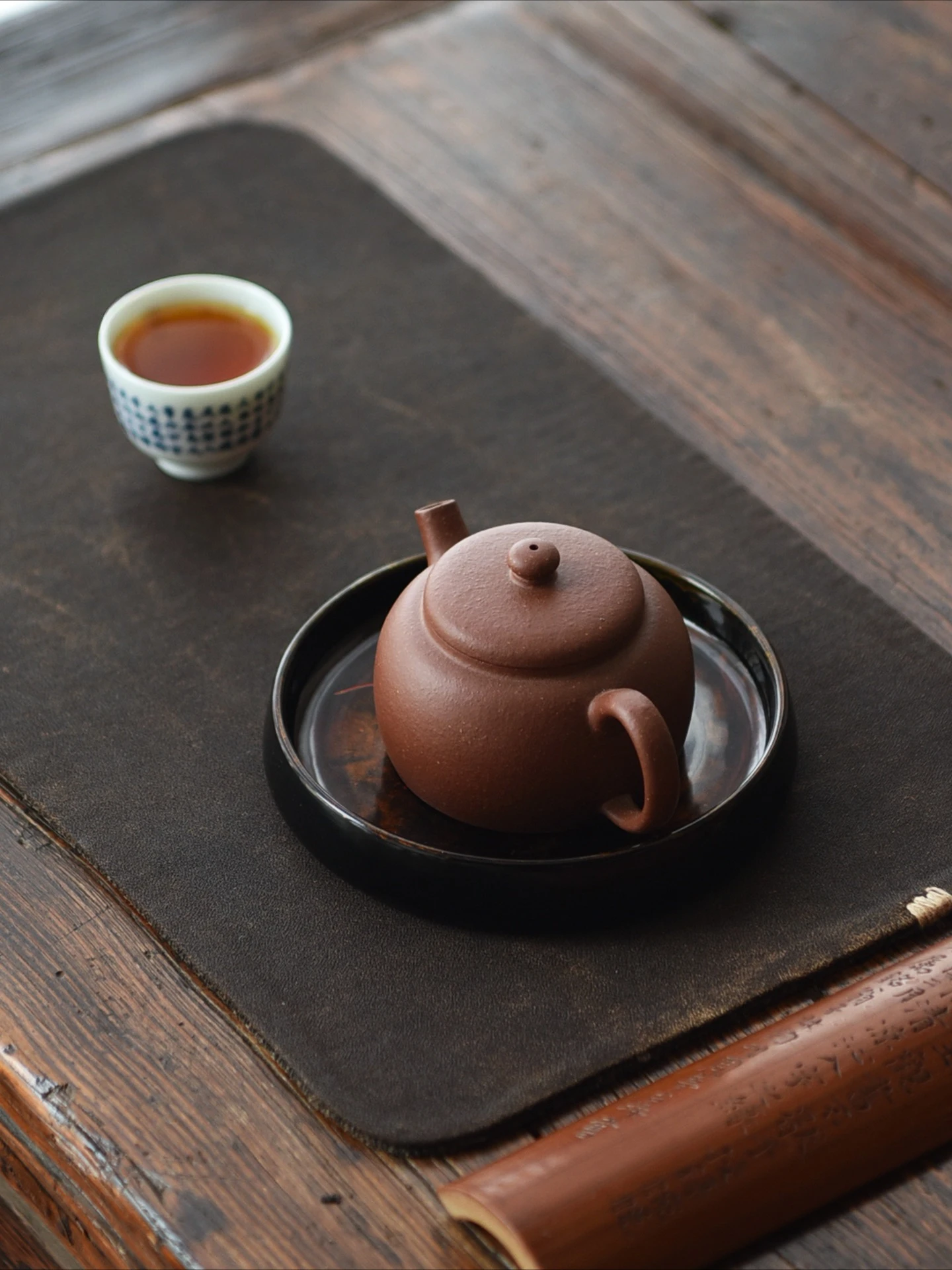 Disco con patrón de hoja de arce lacado grande, soporte para olla, plato para aperitivos y té, almohadilla para taza de té con rodamiento de olla pequeña, soporte para té, laca hecha a mano