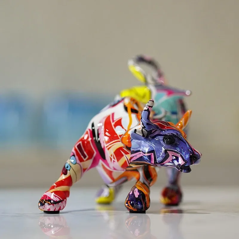 Wall Street Bull Figurines The Miami Bull Model OX Bitcoin Statue Resin Handmade Graffiti Art Crafts Living Room Decoration