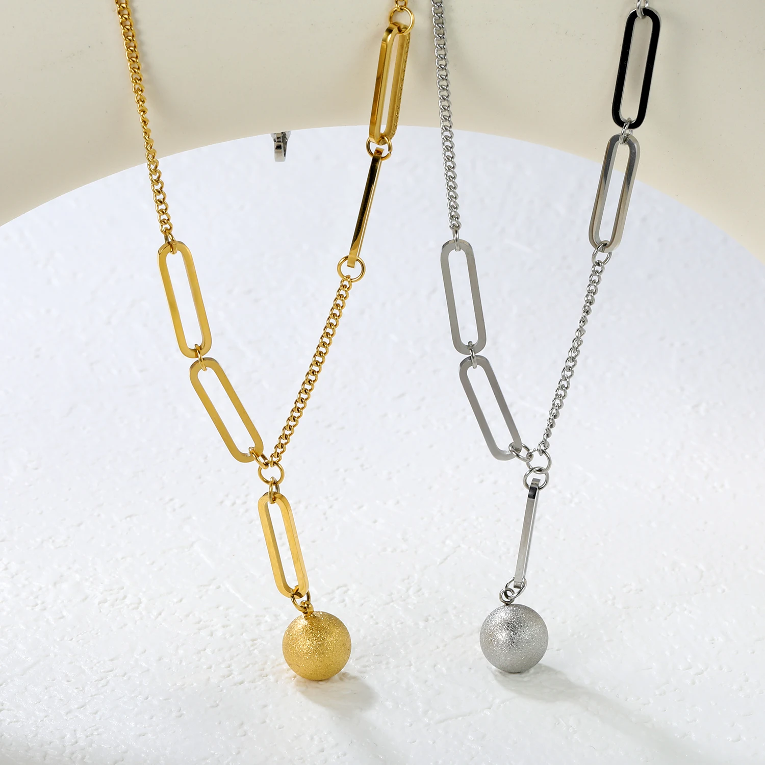 Elegant Fashionable Light Luxury Simple Paperclip Bead Pendant Necklace for Girls Instagram-Style Exquisite Stylish Jewelry