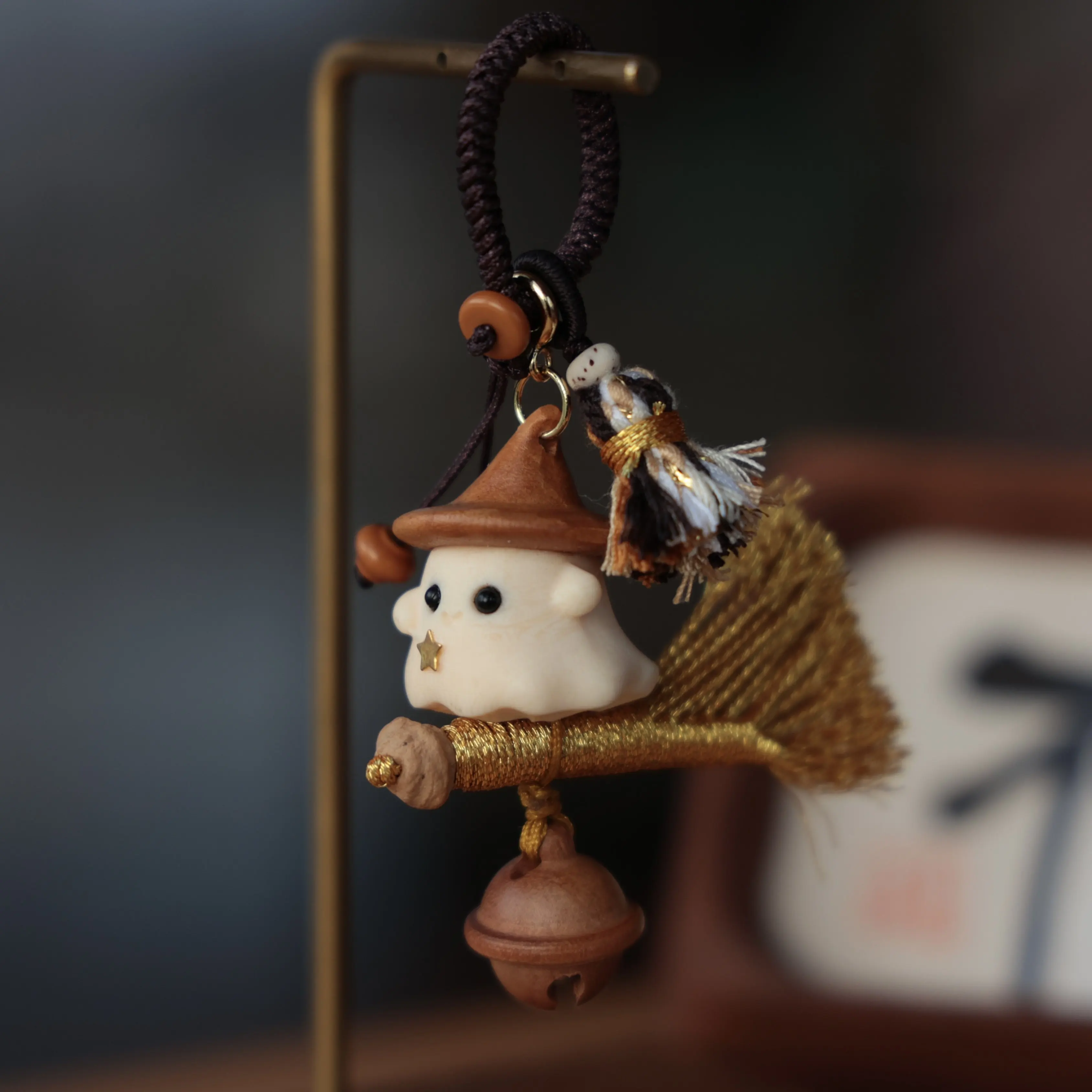

Witch Broom Keychain with Bell - Peach Wood Pixie Broomstick Pendant, Cute Lucky Charm for Car Keys Bag,Protection Amulet Gift