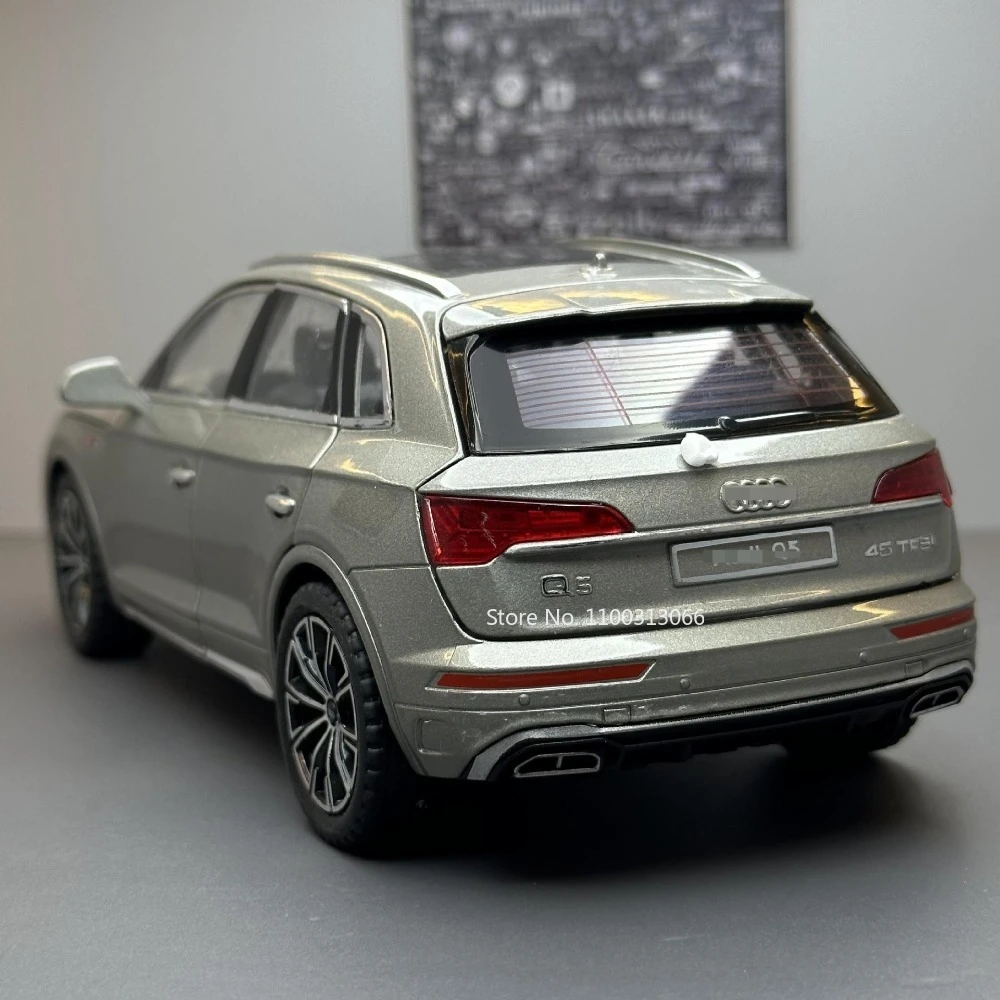 Modelo de coche SUV Q5 1:24, vehículo de aleación fundido a presión, modelo de Metal, coche de luz de sonido de alta simulación, colección de