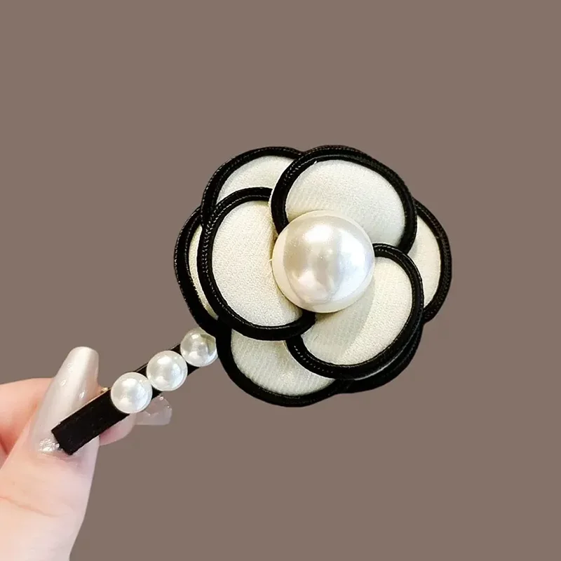 Korean Style Women Girls Fashon Elegant Pearl Camellia Brooches Pins Exquisite Design Lady Classic Wedding Party Corsage Badg