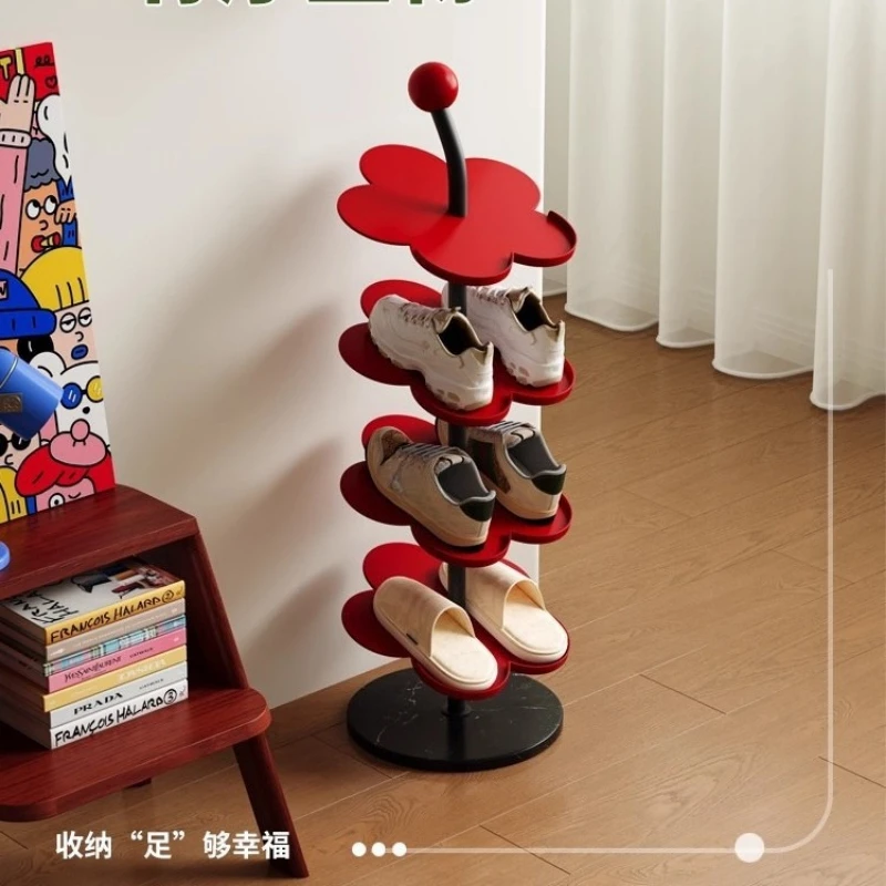 

Multi-layer entry at the door of the home is simple and high-end, small shoe rack saves space