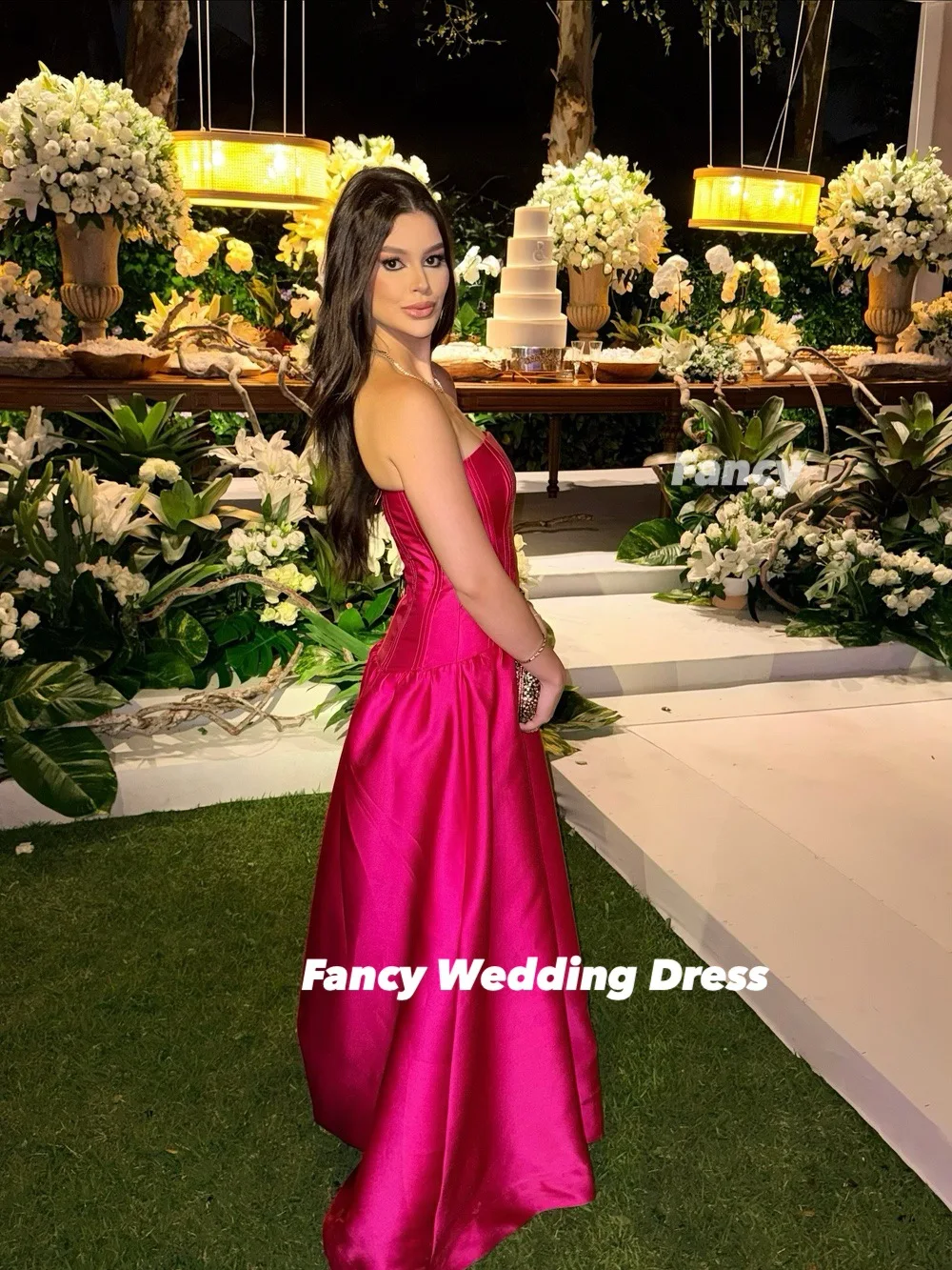 فستان سهرة أحمر فاخر بسيط بدون حمالات على شكل حرف A من الساتان السميك لحفلات أعياد الميلاد بسحاب خلفي مخصص