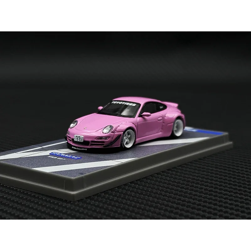 Em estoque 1:64 tw rwb 997 rosa diecast diorama modelo de carro coleção brinquedos tarmac funciona