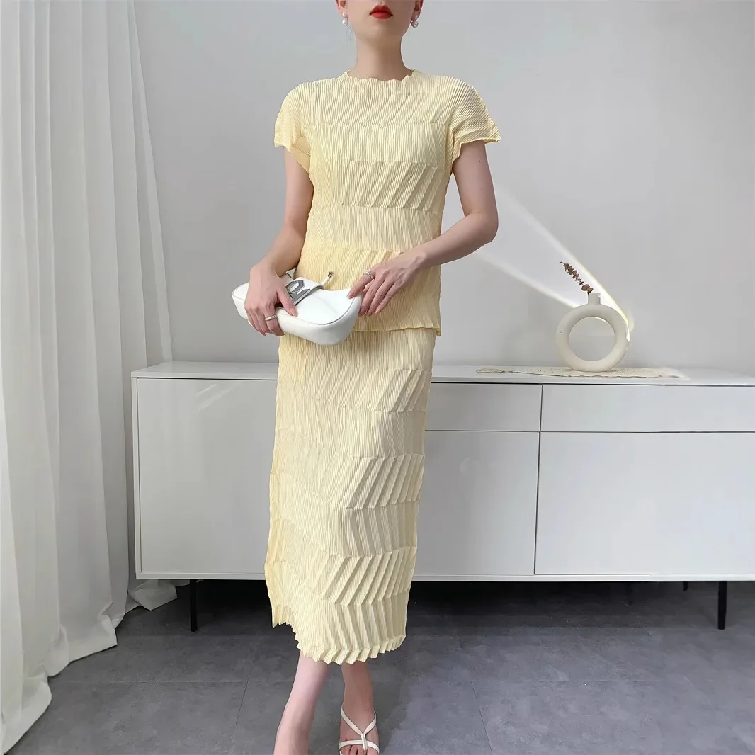

Miyakaya Style Pleated Skirt Set 2025 New Solid Color Round Neck Sleeveless Vest Top + High Waist Skirt Two-piece Set for Women