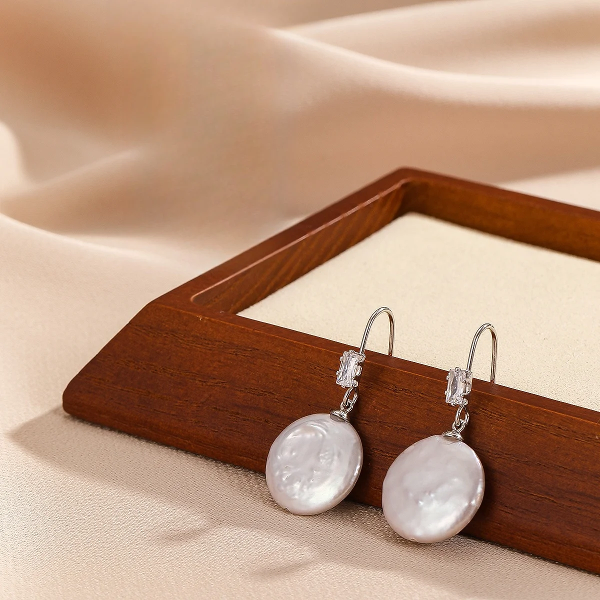 Fashion Wedding Jewelry Earrings, Silver Pearl Earrings, Minimalist Style, Women\'s Earrings, The First Choice For Giving Gifts